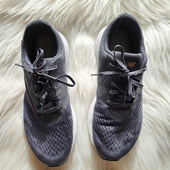 New Balance - Picture 3 of 9